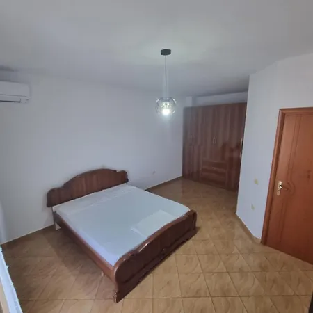 Apartment Caushaj *